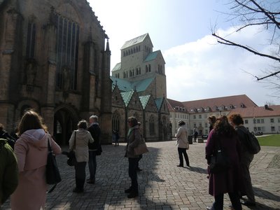 Vor dem Dom