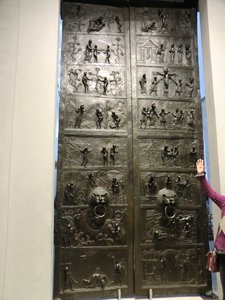 Bernward Tür im Dom